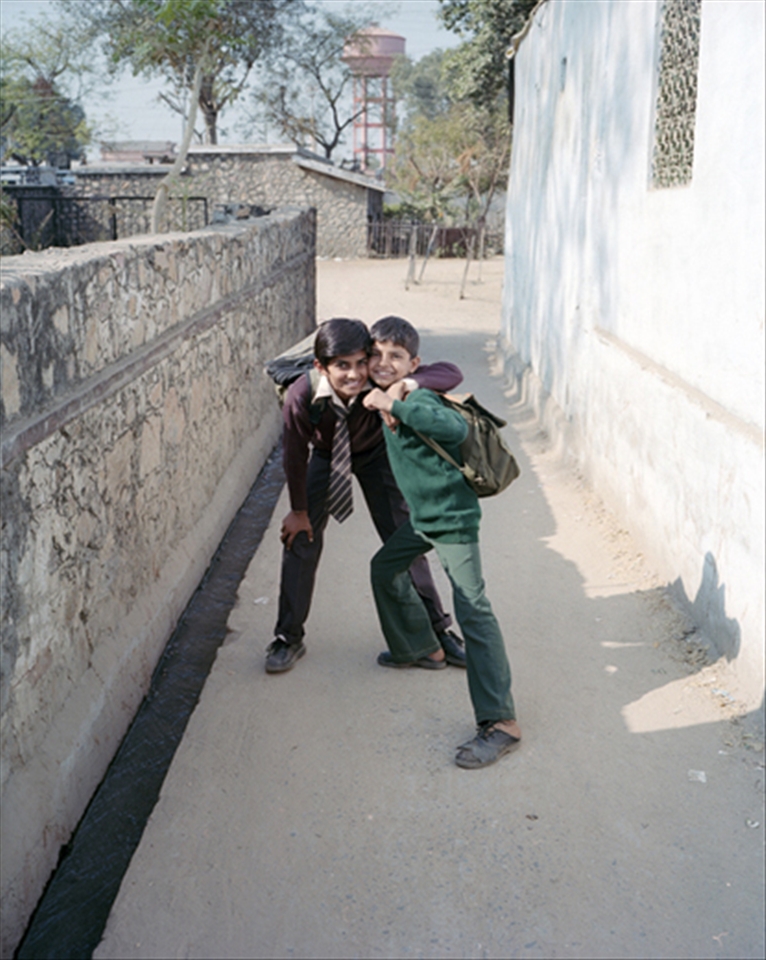 Children pose in Ranthambore