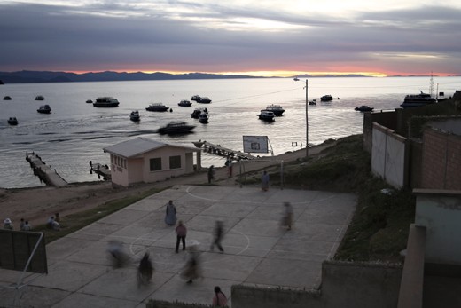Cholas playing football at sunset - Copacabana