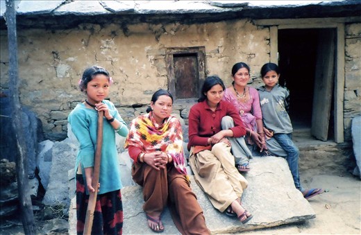 Jo harvest day - Chandani, Dropati, Mumpta, Mohani & Heena who a few minutes before had been watching students from Michigan State University trying their hand at threshing the barley crop...