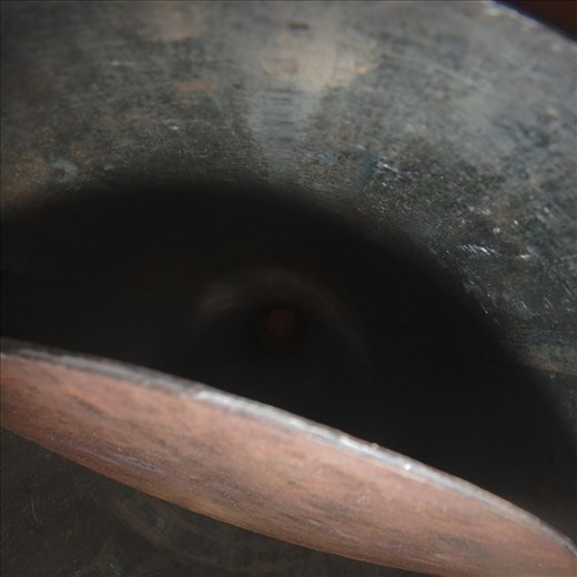 A shot of the dampener inside the flue.