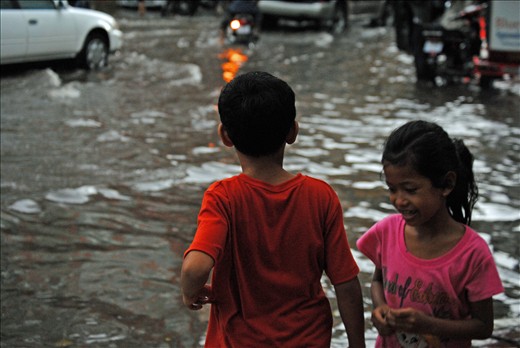 Flooded streets in Phnom Penh after the thunderstorm of a lifetime. Photo by: Ma