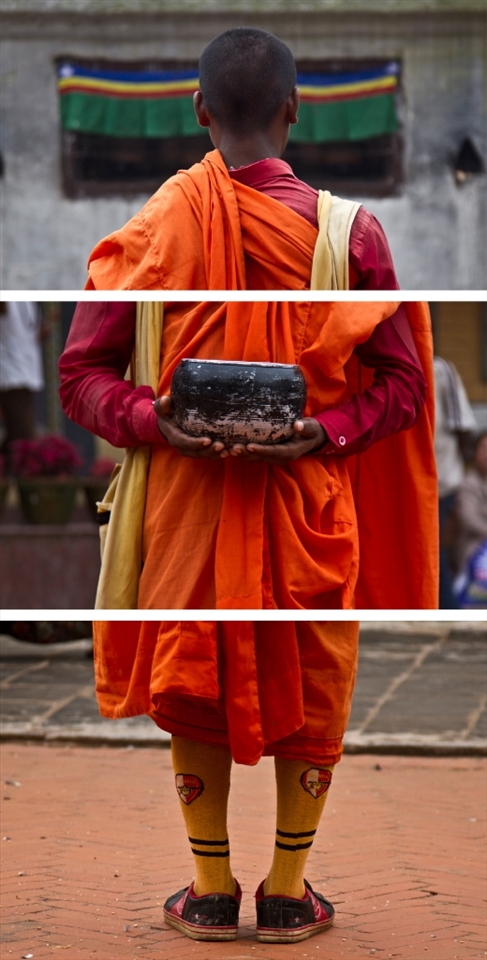 Based on an old trend among monks, they used to go out of their monastery with an empty bowl to ask for the food, however the process had to be done in the total silence. This monk in the picture used to stand in a corner of the Bouddhanath stupa without a slight movement in total silence for hours each day.