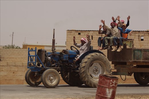 I went on a day trip from the city of Hama lying in fertile Orontes valley towards east to the edge of Syrian desert, where is thriving bedouin community in succession of small settlements, one of which is called Sarouj. Right after I got out of bus in first village I was greeted by the tractor driver and his jovial coworkers, who had appareantly so much fun with themselves. That was a great introduction into this place.