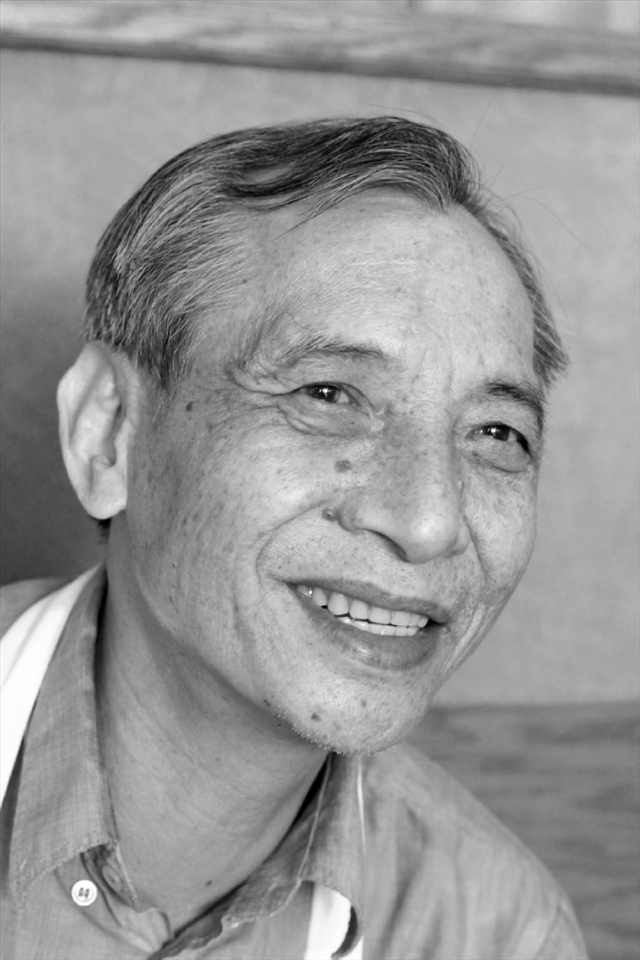 Joe is a cook at the restaurant.  He speaks little english, but has helped me improve my Chinese.