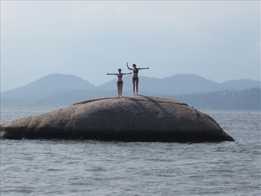 Swimming to all the cool rocks