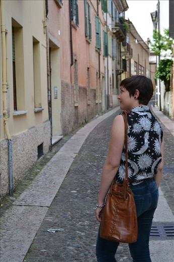 Handbag modelling in Verona