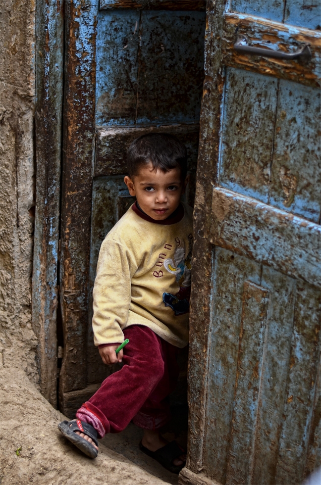 In the beginning you may find them fearing you as an intruder to their daily simple private isolated life but when you get to know them and talk to them you will find the friendly Egyptians in their raw personalities without any impurities .