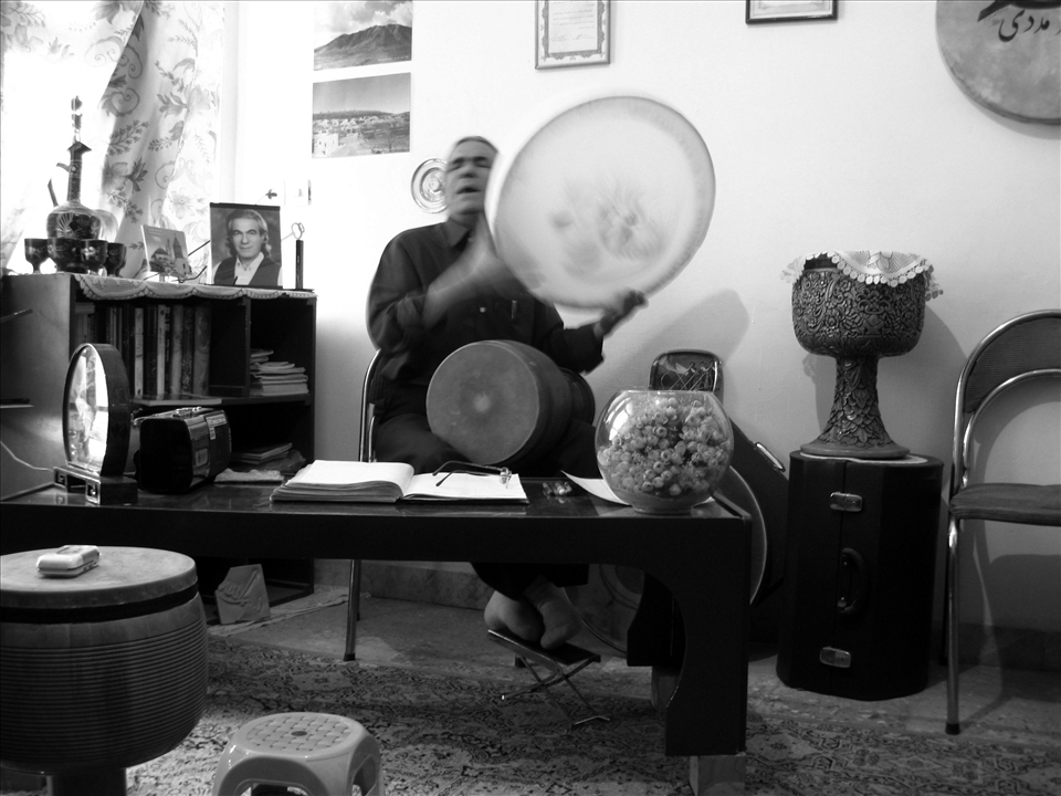 A great sufi music master.After the revolution of '79 found difficulty in playin