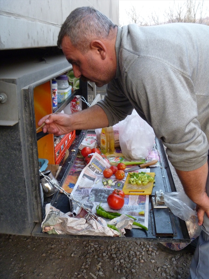 Osman making roadside menemen in Turkey