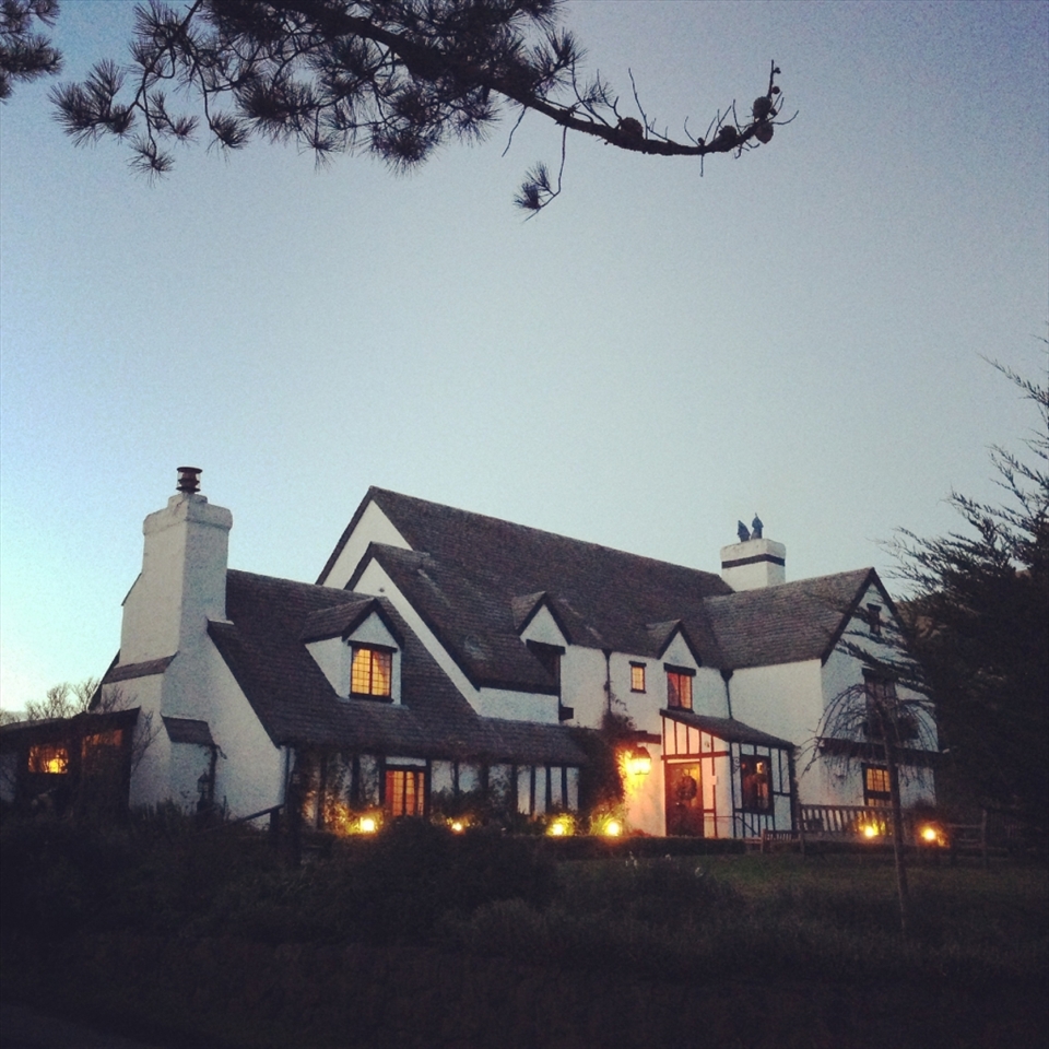 The Pelican Inn at Muir Beach is a 16th century style inn, capturing the spirit of the English countryside. 