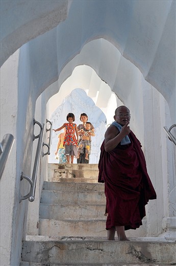 A buddhist monk who visited the pagoda, and the local people who come to pray. 