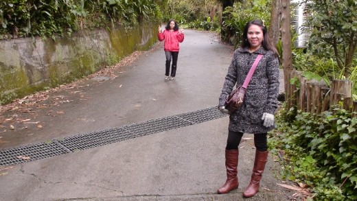 Rowie and her sister Linda on the way from her place up to the main road