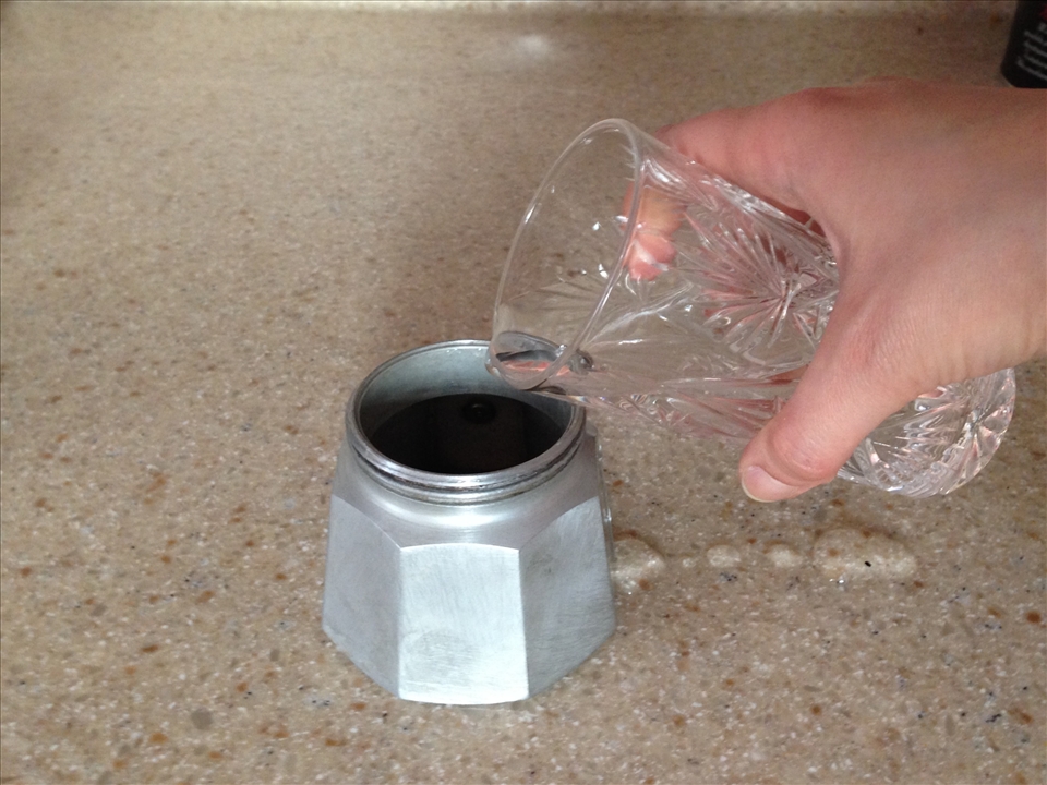 Poor water in a bottom chamber