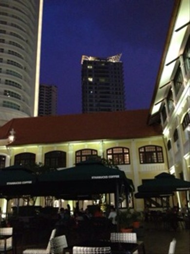 Dinner alfresco at Gurney Paragon
