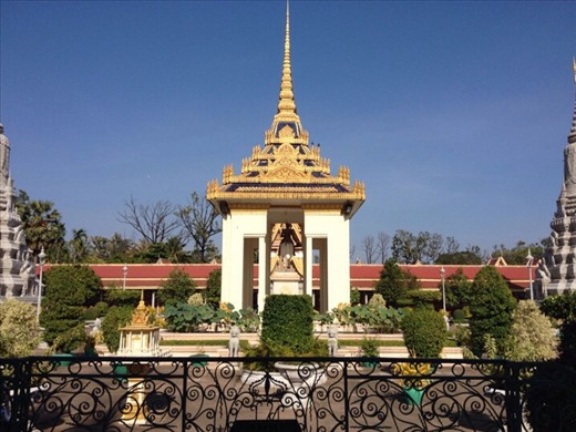 A collection of thousands of Buddhas, includes this the Khmer Rouge snapped the heads off 