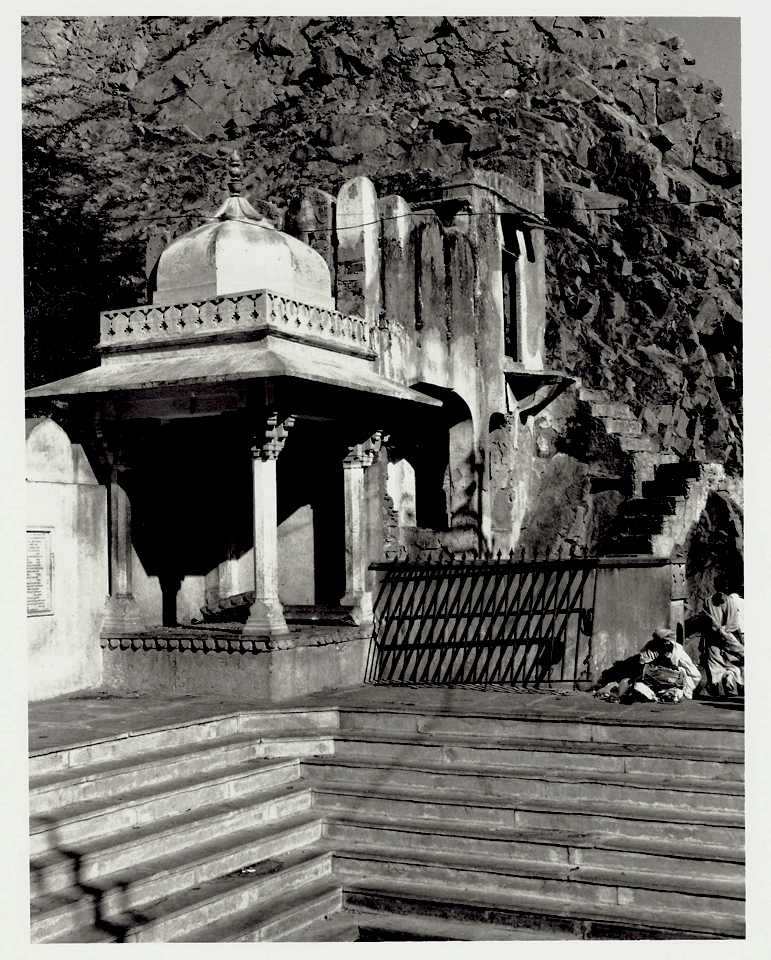 Within the confines of the Temple acreage is this small structure, below which are stairs down to a sacred pool. Above it are more stairs leading up to a mysterious door carved into the rock face and forgotten in time.