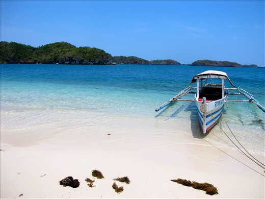 Finally, an island to rest at and enjoy the wonderful seascape. 