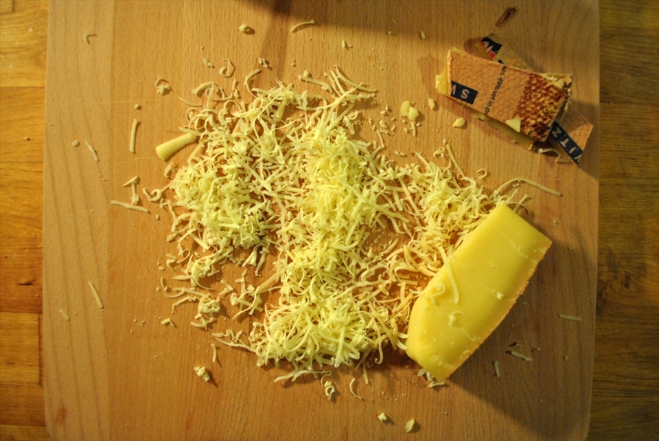 Grated Gruyere cheese