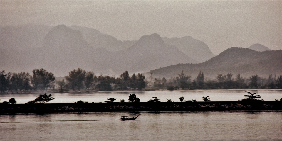 Breakfast the day after the wedding. Having lived in Japan I love the black and white photos that fade into nothing.