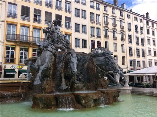 21 tonnes of lead in this fountain, epic