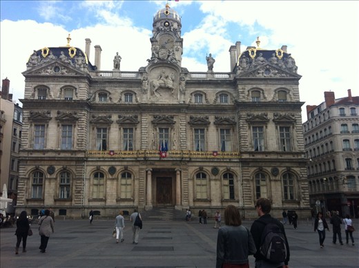 The town hall, Hotel de Ville, built in 1655!