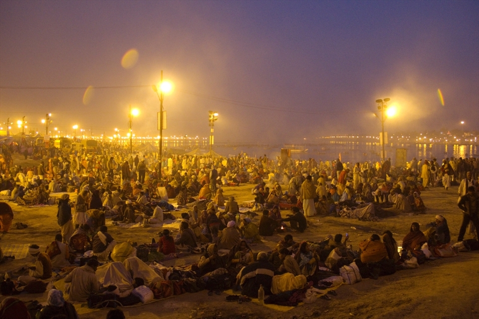 For some who have travelled on foot and by trains from across the country to undertake this holy journey, sleeping under the open sky with their luggage guarding them is the only option they can afford.
With an overflow of pilgrims at Kumbh 2013, the free rest homes for the poor filled up fast in the first few days. 
As night falls, the milling crowd settles down on the grounds, families cook & eat a simple meal while the men light a fire, huddle together and smoke a 'bidi' to warm themselves up