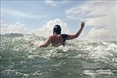 A girl go to swiming in the Empuriabrava beach: by carlespalacio, Views[539]