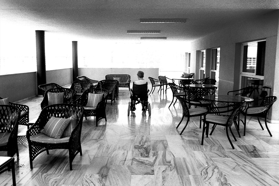 Picture of my mother, also ill from Huntington disease, at the porch of La Morenica. The composition reflects the feeling of loneliness that pacients suffer from.