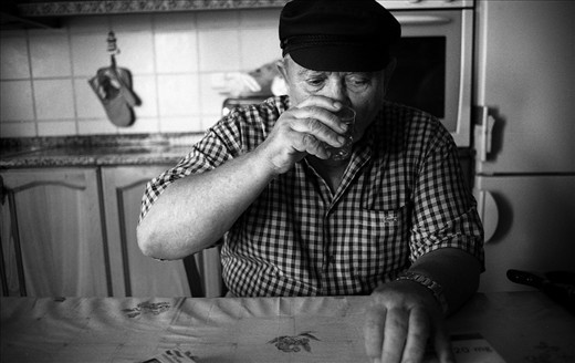 Portrait of my grandfather having a drink before visiting her wife and daughter at La Morenica. 
