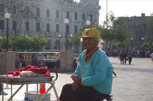 Elders who don’t receive pensions or financial aid from their families usually end up on the street. Some sell candies and sodas at Lima’s two main plazas. If elders must be on the street, this is probably the best place to earn a living.