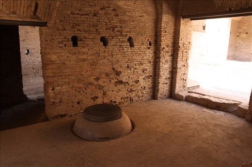 Cool liquid storage tank