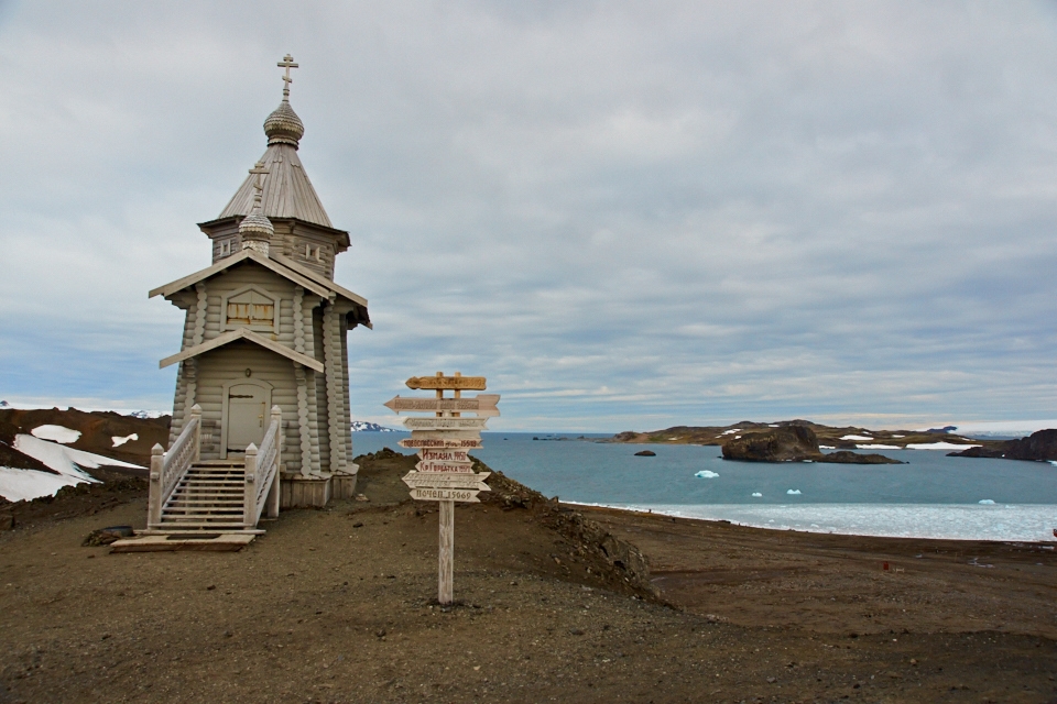 Religion is something inherent in human being and that accompanies him wherever he go. An example of this is the Orthodox Trinity Church, located on King George Island. Small but beautiful, immovable even in this remote part of the world.