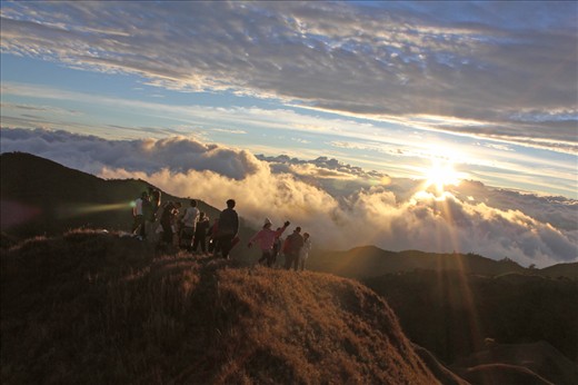 Once at the top, we were greeted by our first sunset above the sea of clouds.