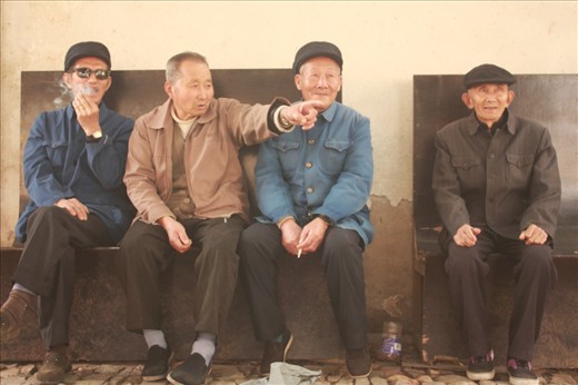 Cool doesn’t have an age or a place.       Time might slow down in Tongli, but fashion keeps pace. There’s no retirement age for ‘the boys’ in this town. 