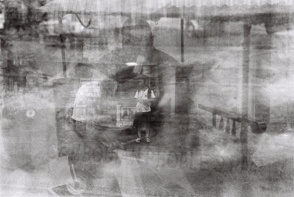 In amongst the morning bedlam, a Phnom Penh local longingly awaits his carriage