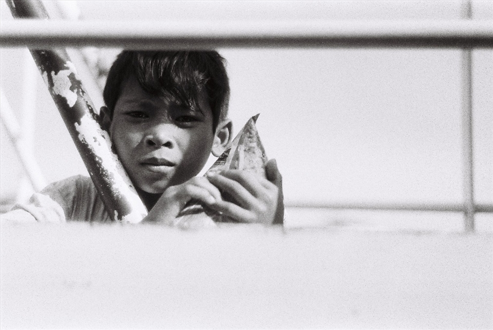Selling food for money for food on the Neak Loeung ferry