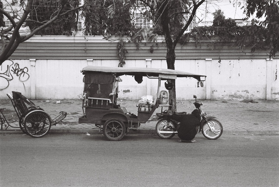 Double, triple, quadruple checking that his bike will keep up with him today