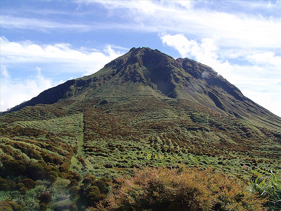 This is  the Mighty Mount Apo, the highest peak in the Philipines.