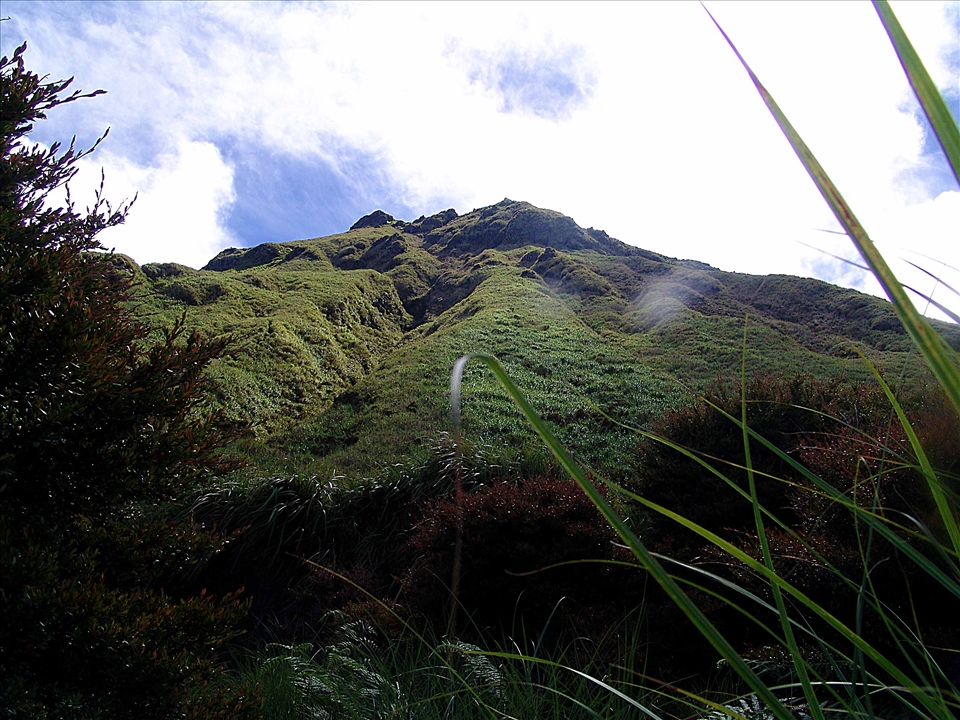 The final ascend to the Peak of Mount Apo.