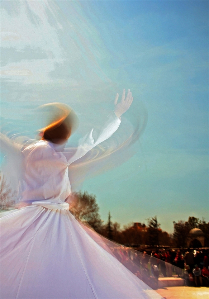 Venus in middle of the shot while total solar eclipse_ Konya  2006. Taken by canon 350D with 18_55mm lens