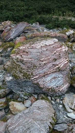 The red on this rock was everywhere. Found out later its a sort of lichen that grows on the rocks. 
