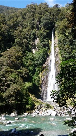 Waterfall en route to Wanaka.