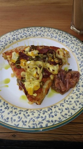 Amaranth crust pizza with apple onion chutney