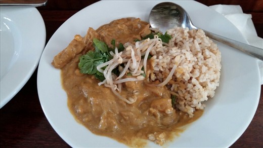 Curry with lime soaked bean sprouts 