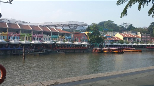 Clarke quay restaurants along the river