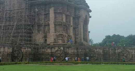 Notice the wheels along the bottom level. This temple was designed to move (figuratively).