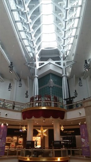Interior Taipei 101 - a luxury mall. Not that interesting.