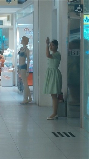 They had elevator ladies at THE department store in Taichung - SOGO.