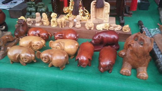 The native peoples of the area enjoy wood carving and sell these objects in the tourist shops.