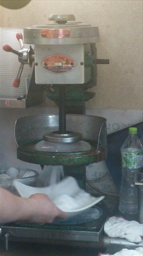 Making shaved ice